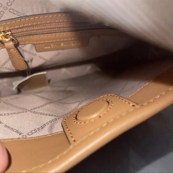 NWT Woman's Handbags / Michael Kors/ Luisa/ Large/North South/ Messenger/Peanut - Picture 12 of 13